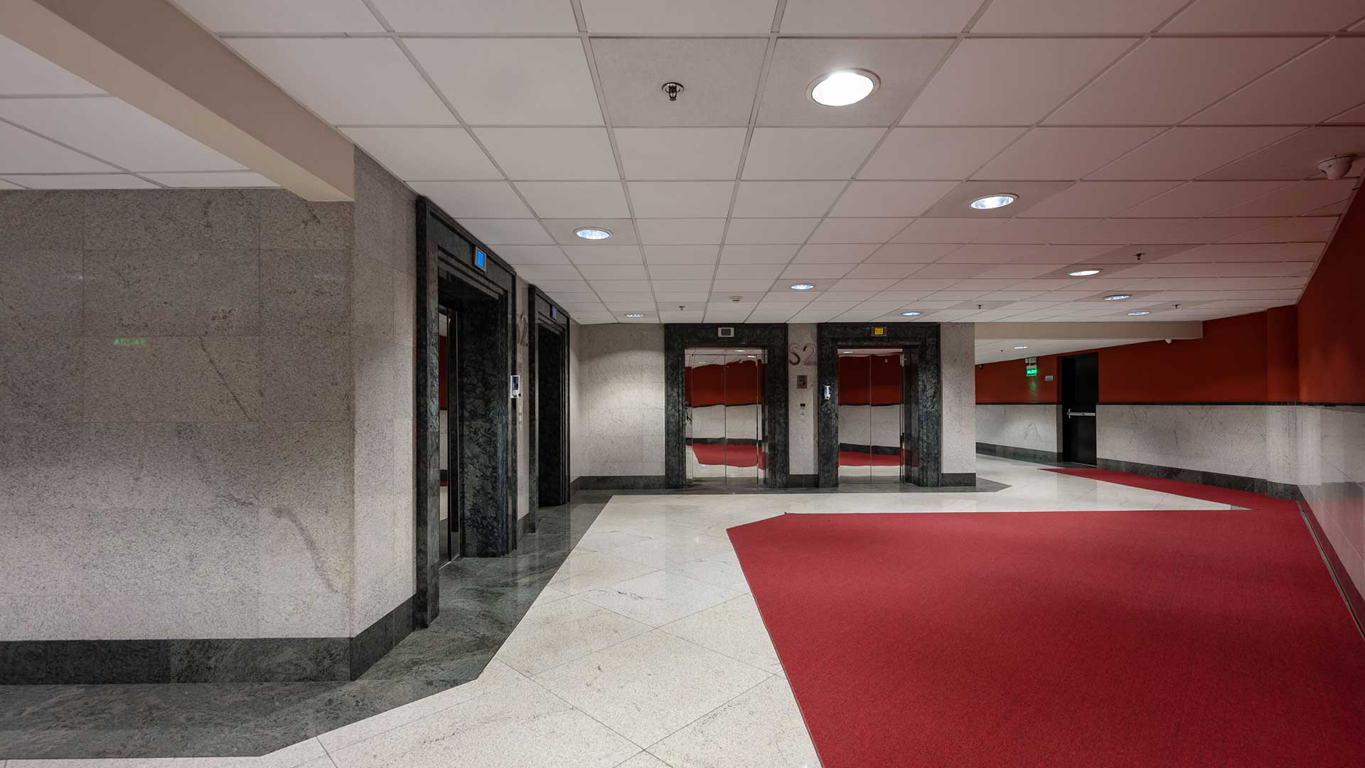 Acceso al aparcamiento oficinas de alquiler Eurocenter Costar Rica
