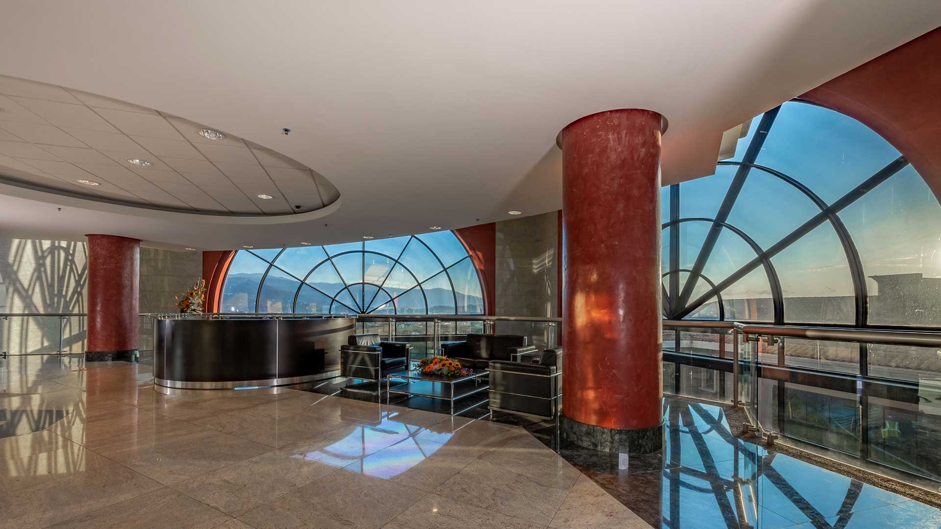 Parque Negocios Eurocenter II, alquiler de oficinas lobby central planta superior